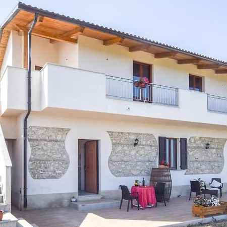 1 Bedroom Awesome In Apartment *