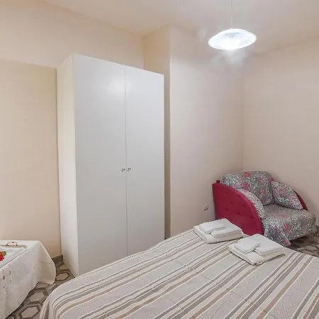Apartment 1 Bedroom Awesome In Zambrone